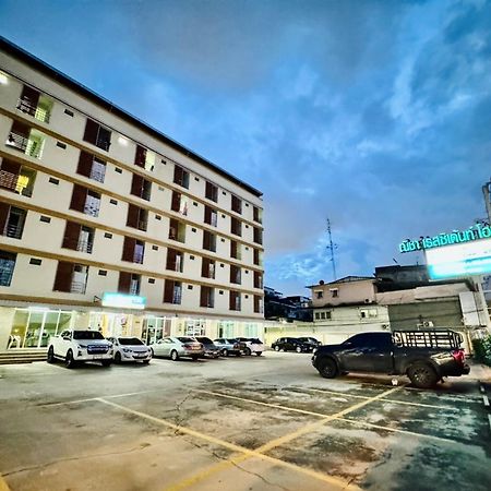Nicha Residence Hotel Бангкок Екстер'єр фото