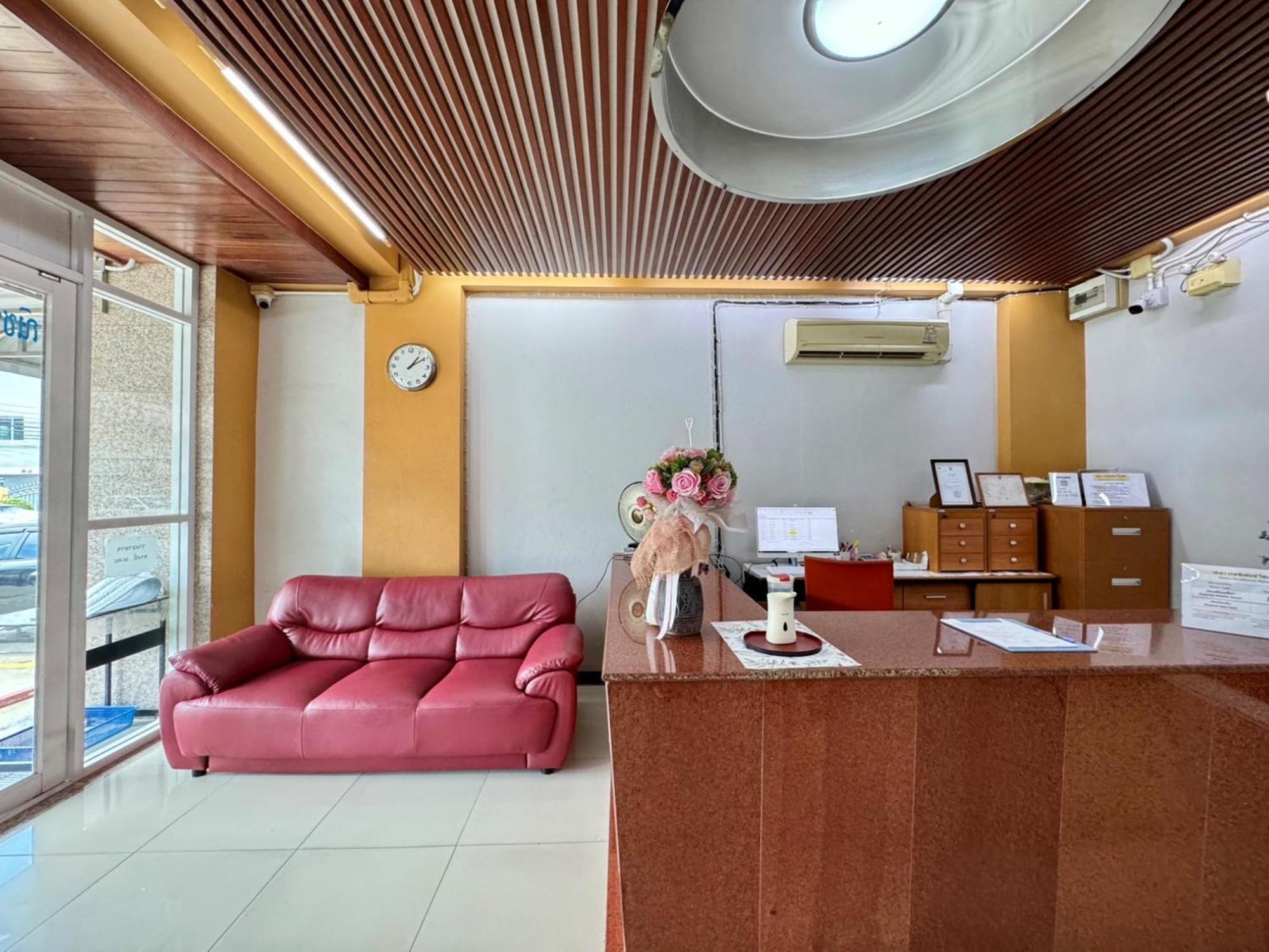 Nicha Residence Hotel Бангкок Екстер'єр фото