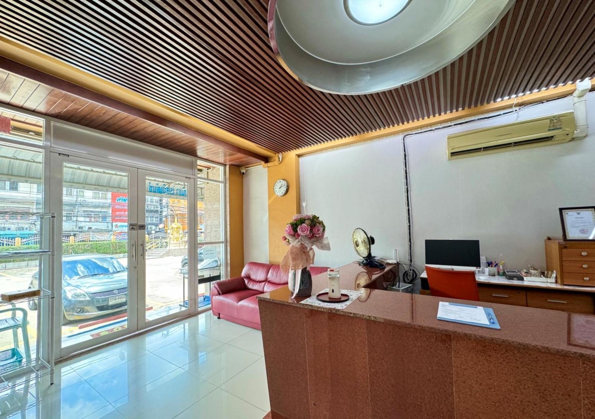 Nicha Residence Hotel Бангкок Екстер'єр фото