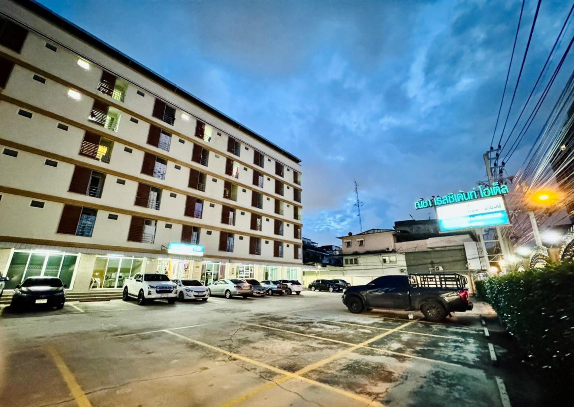 Nicha Residence Hotel Бангкок Екстер'єр фото