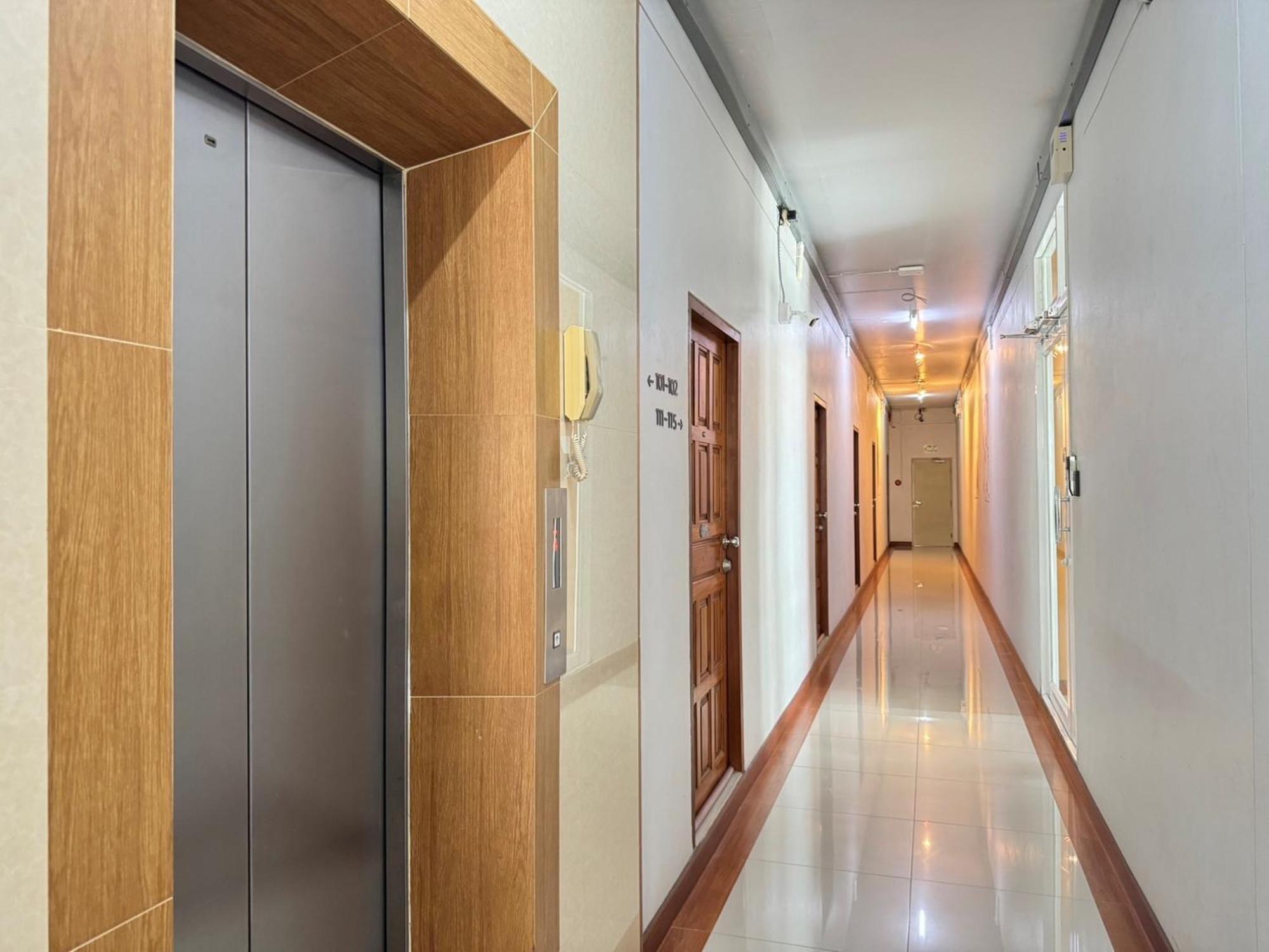 Nicha Residence Hotel Бангкок Екстер'єр фото