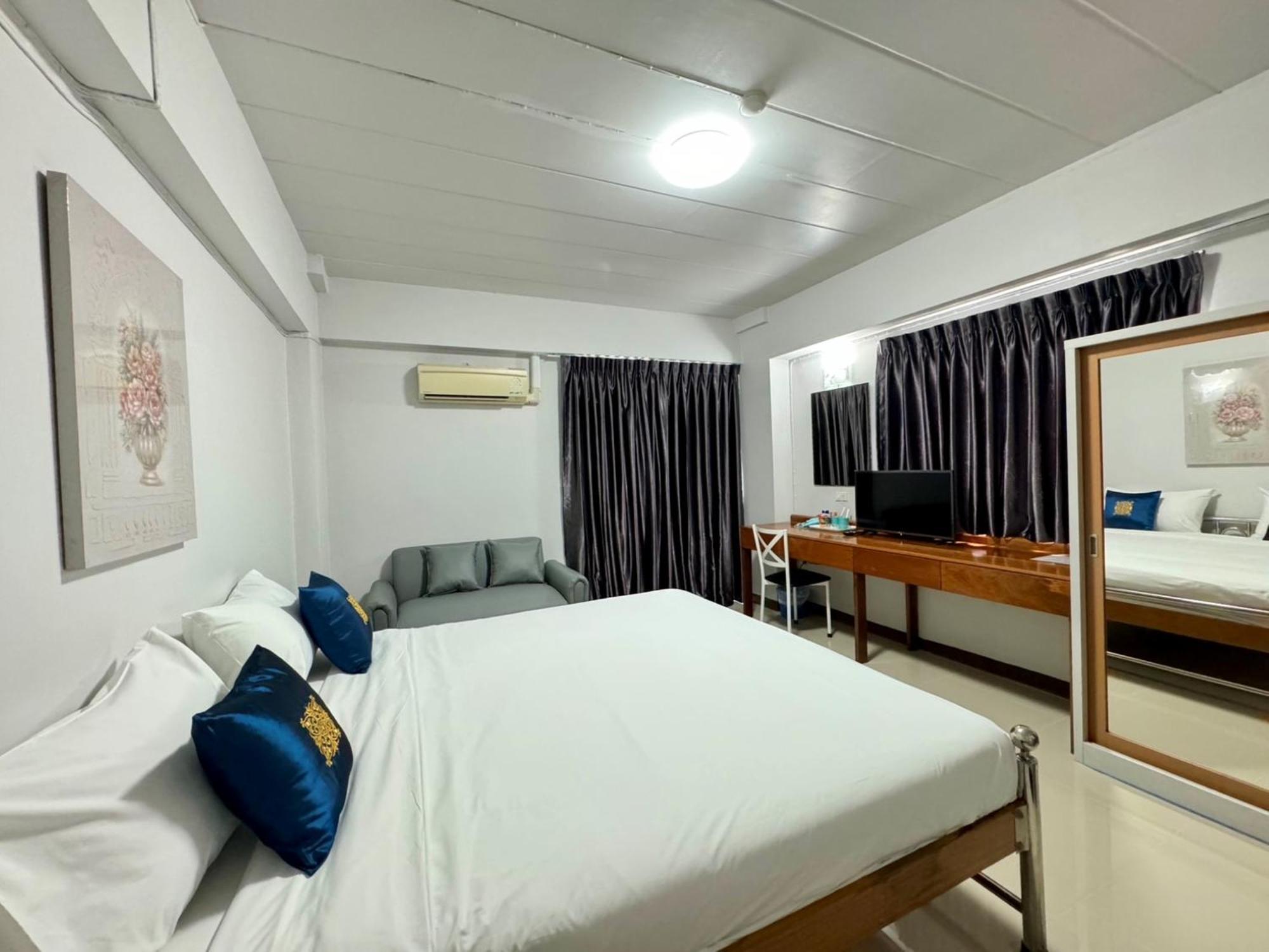 Nicha Residence Hotel Бангкок Екстер'єр фото
