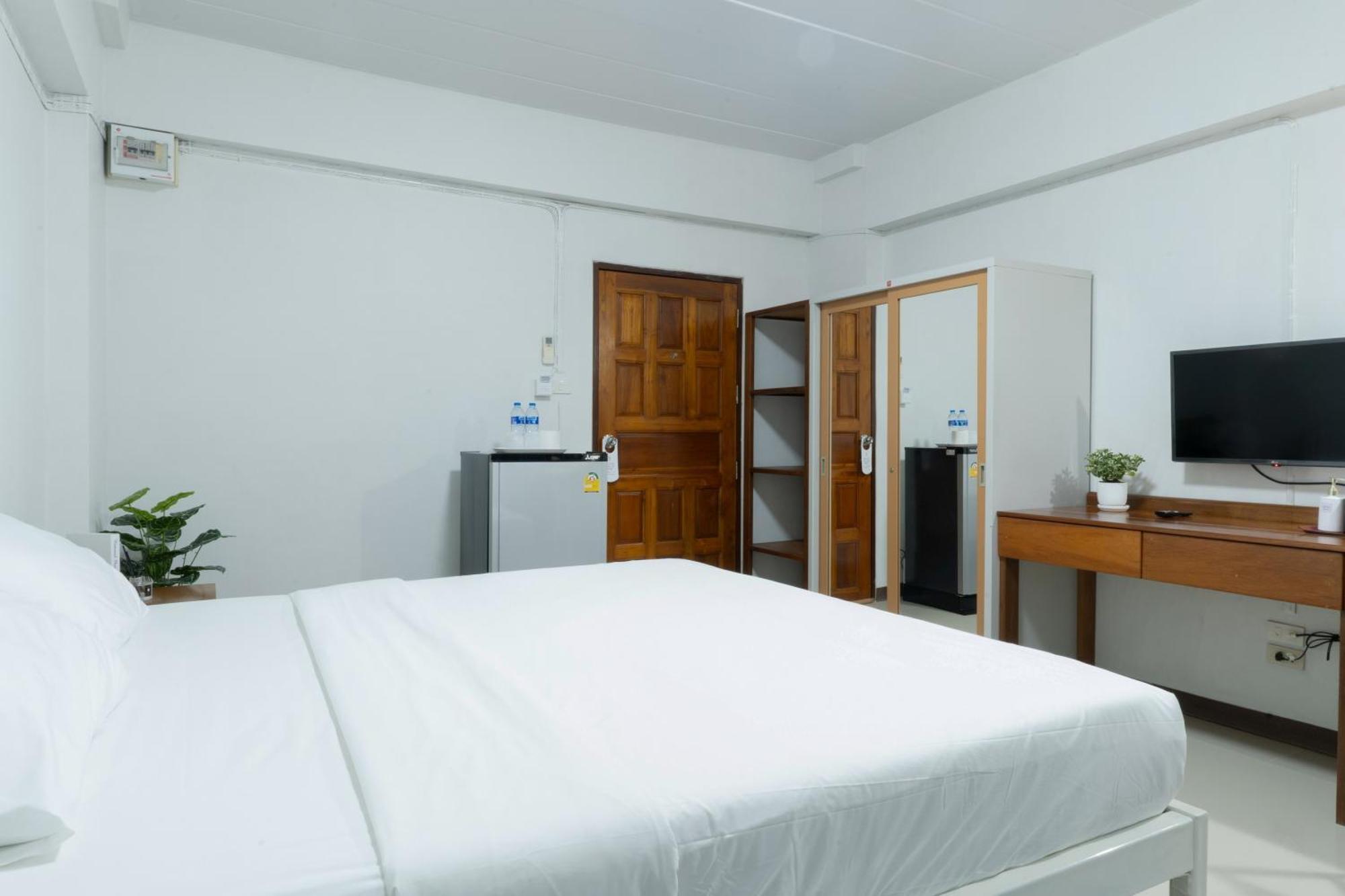 Nicha Residence Hotel Бангкок Екстер'єр фото