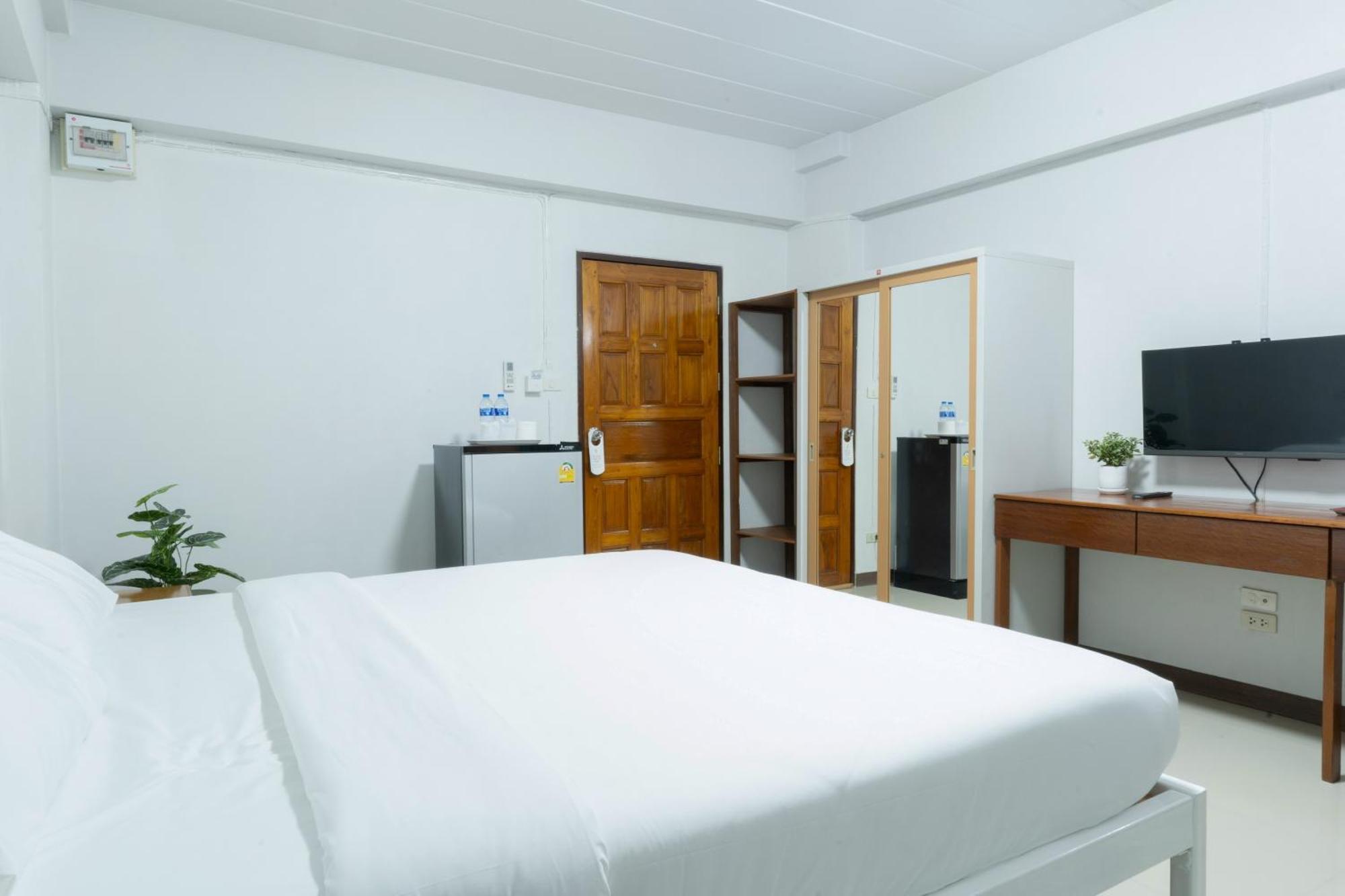 Nicha Residence Hotel Бангкок Екстер'єр фото
