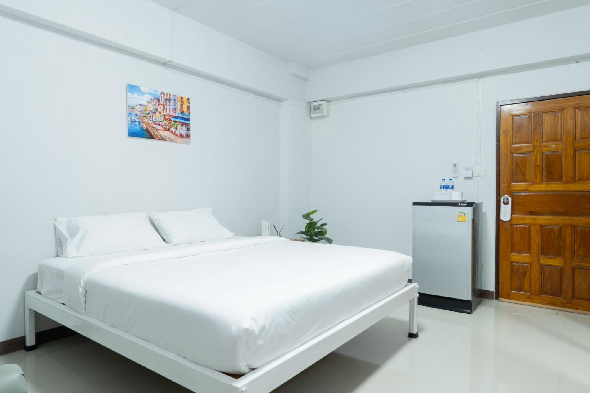 Nicha Residence Hotel Бангкок Екстер'єр фото