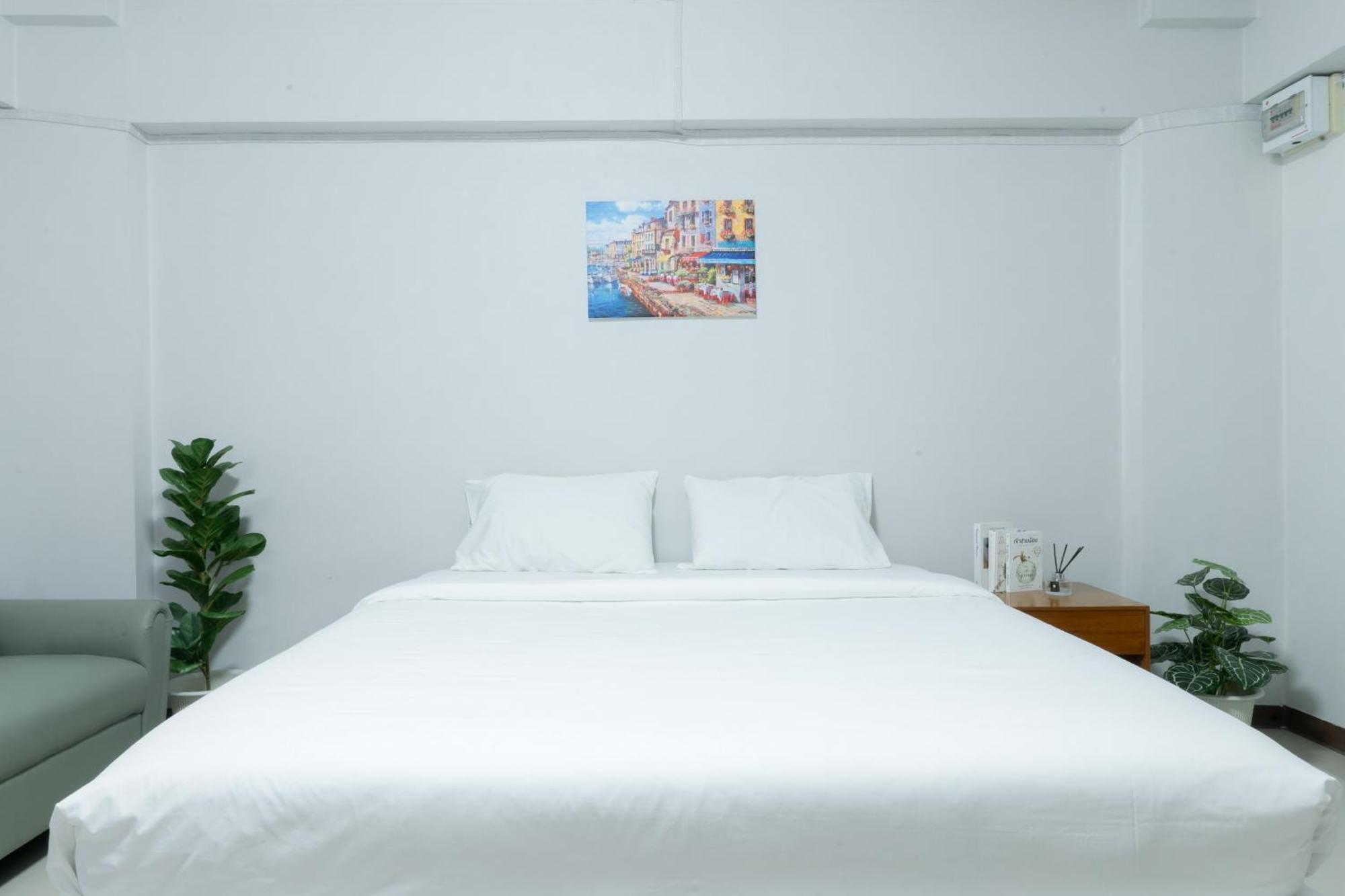 Nicha Residence Hotel Бангкок Екстер'єр фото
