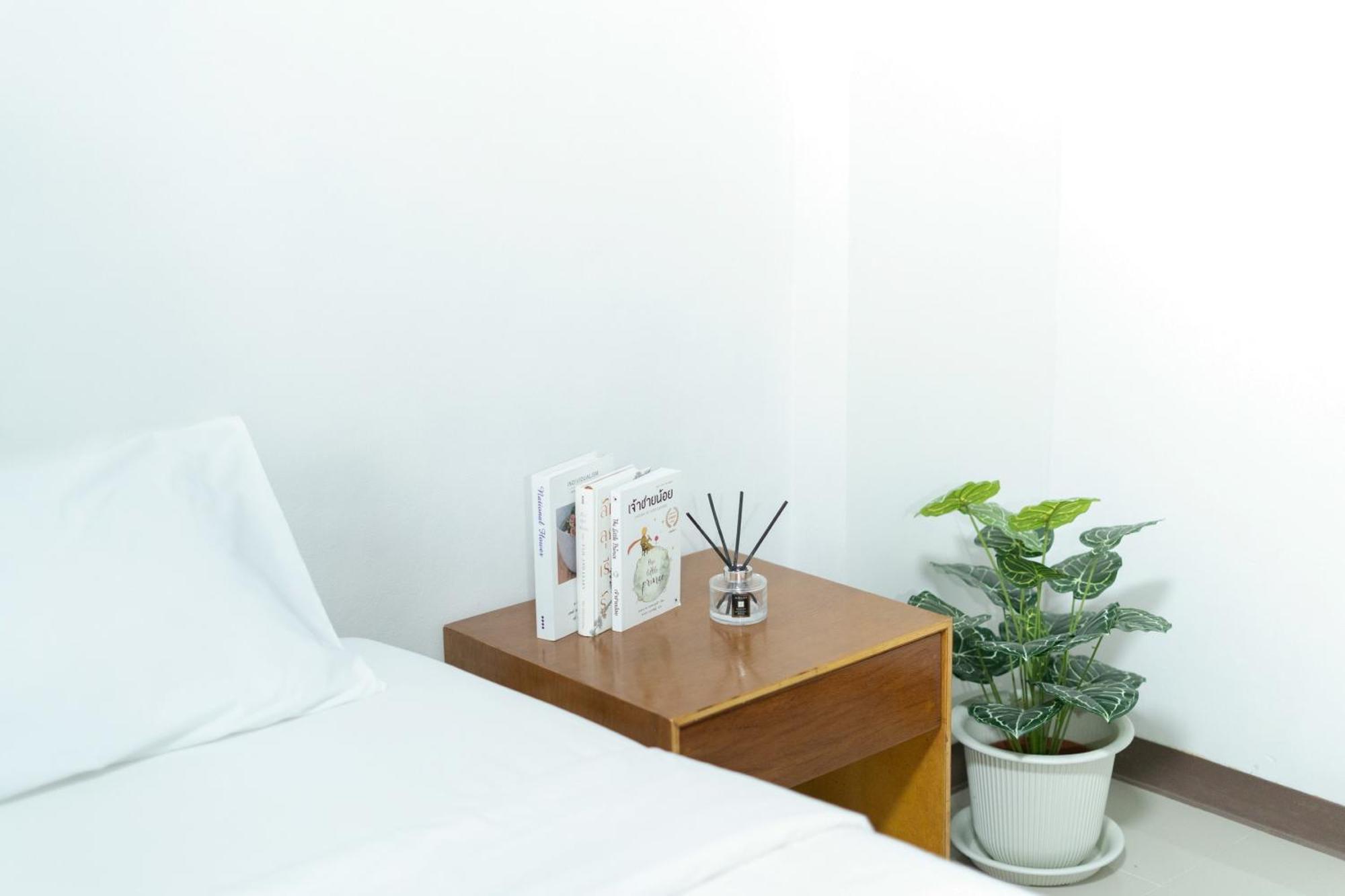 Nicha Residence Hotel Бангкок Екстер'єр фото