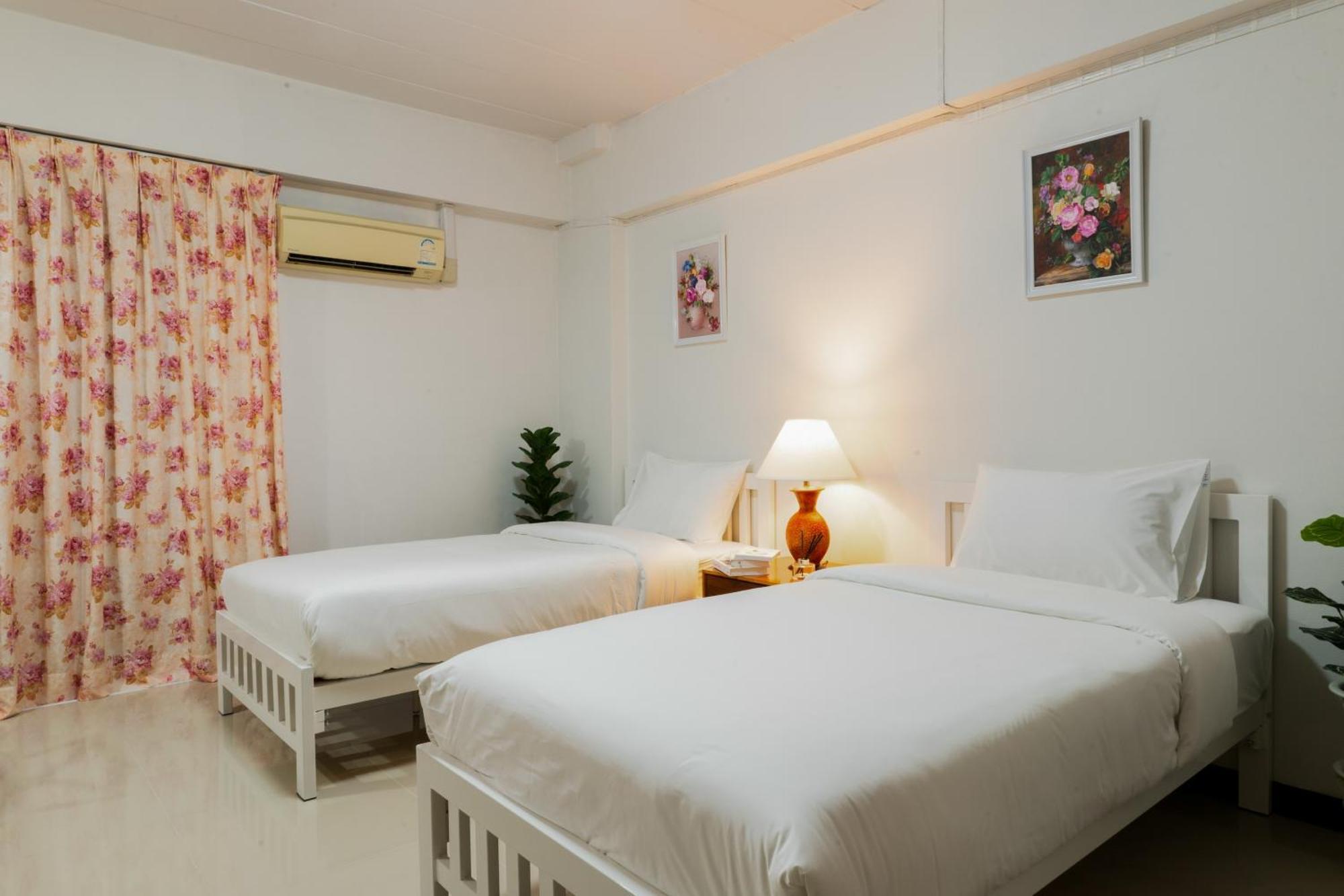 Nicha Residence Hotel Бангкок Екстер'єр фото