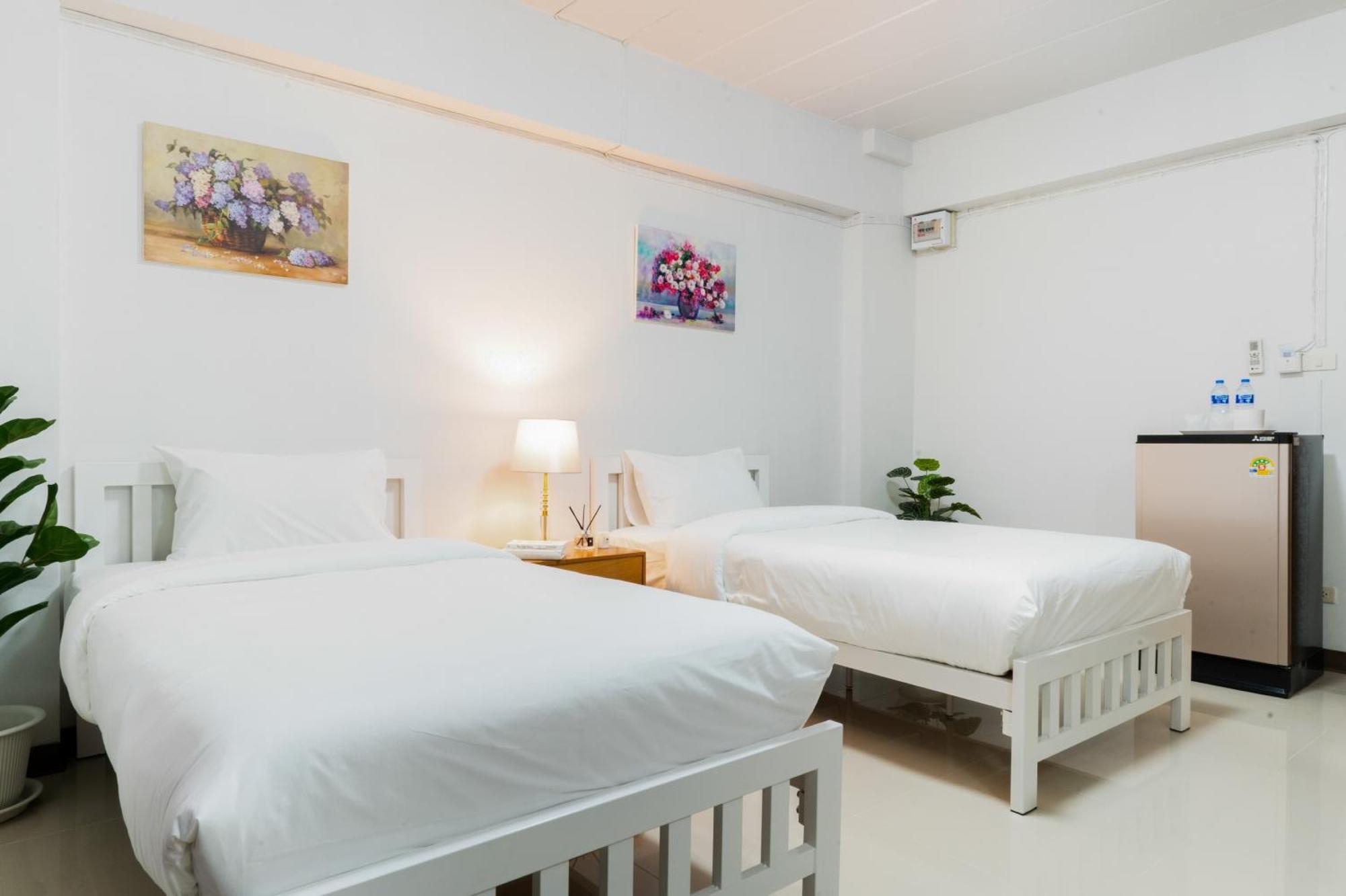 Nicha Residence Hotel Бангкок Екстер'єр фото